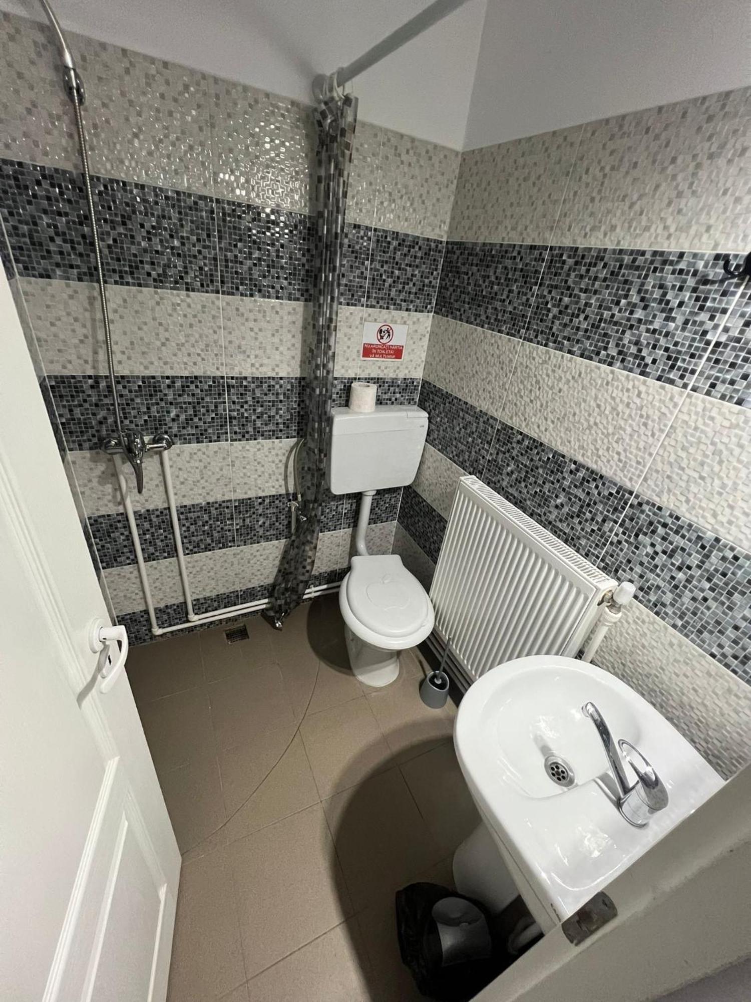 Garsoniera Casa Dragoeni, * Targu Jiu